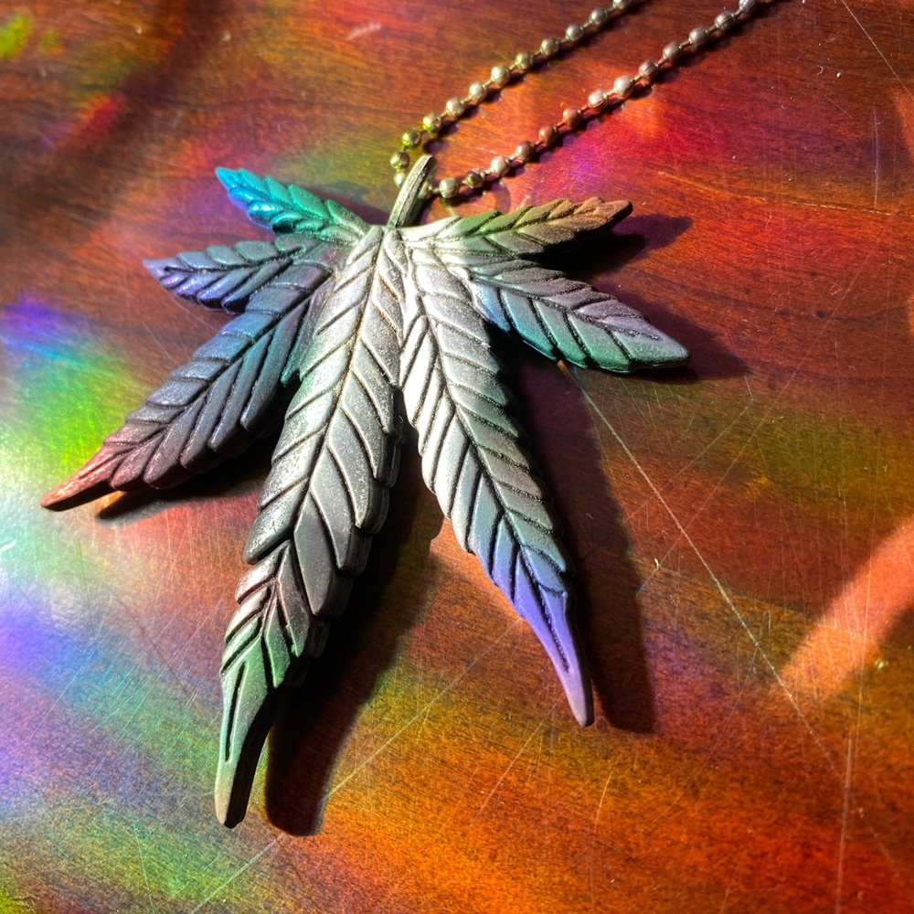 Weed Leaf Necklace W/ Knife